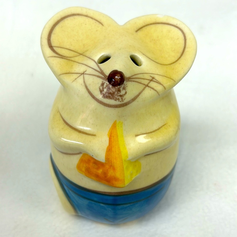 Vintage 80s  “ Laurie Gates” hand painted mouse shaped Parmesan cheese shaker
